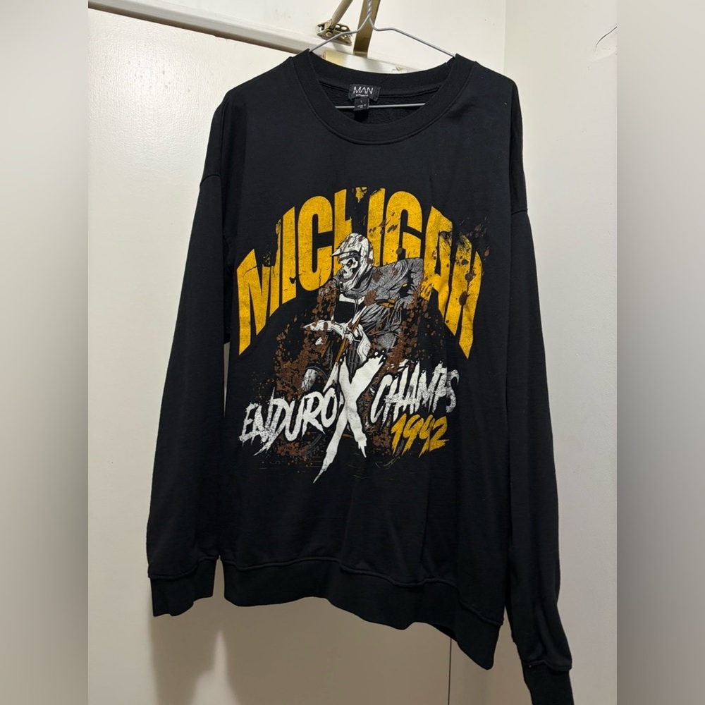 💥Black and Yellow Graphic Crewneck Sweater
